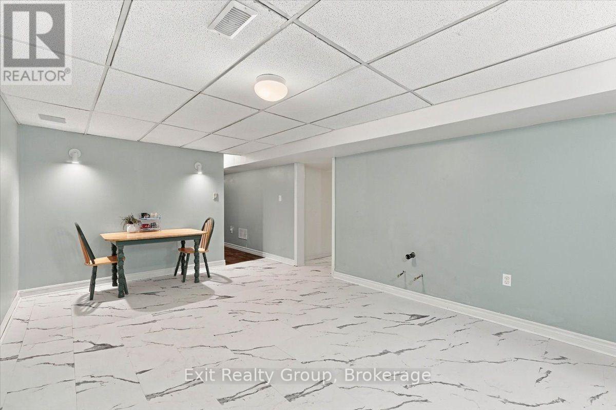 27 Dungannon Drive, Belleville, ON photo 32