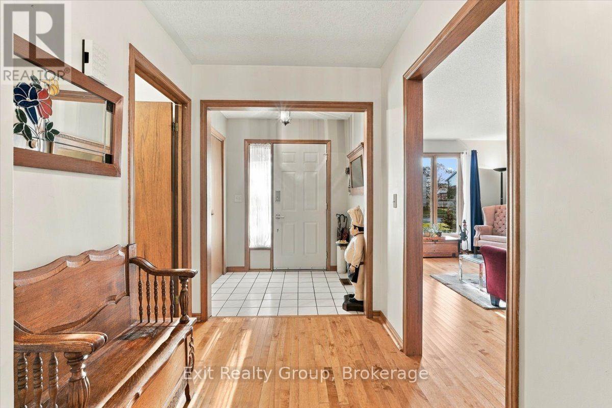27 Dungannon Drive, Belleville, ON photo 4