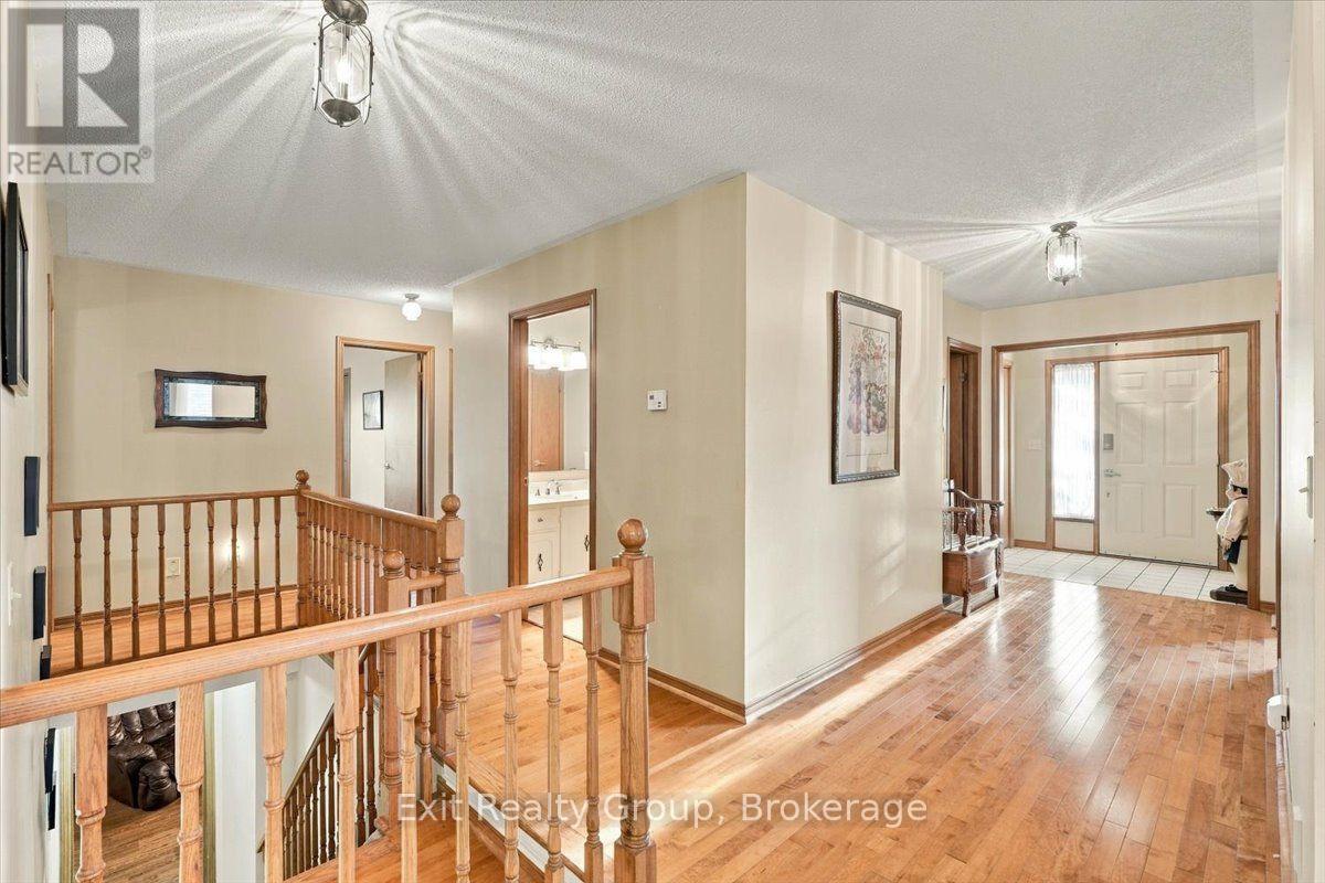 27 Dungannon Drive, Belleville, ON photo 5