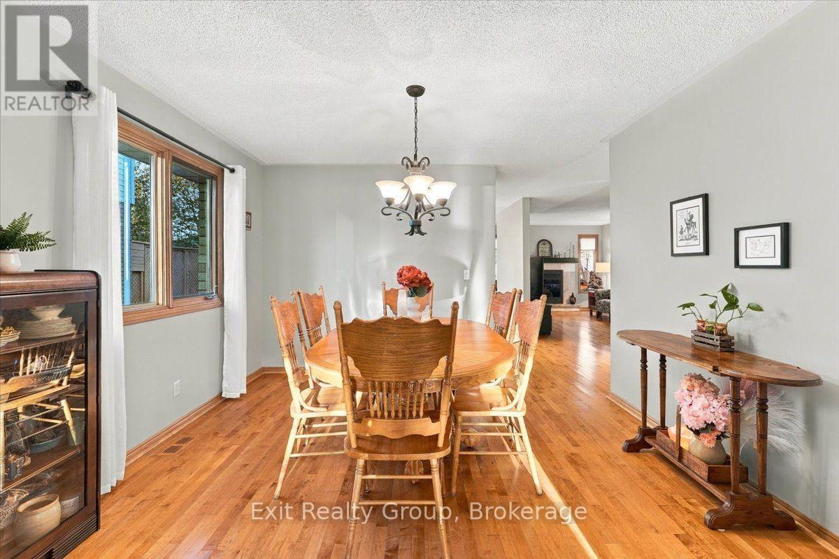 27 Dungannon Drive, Belleville, ON photo 7