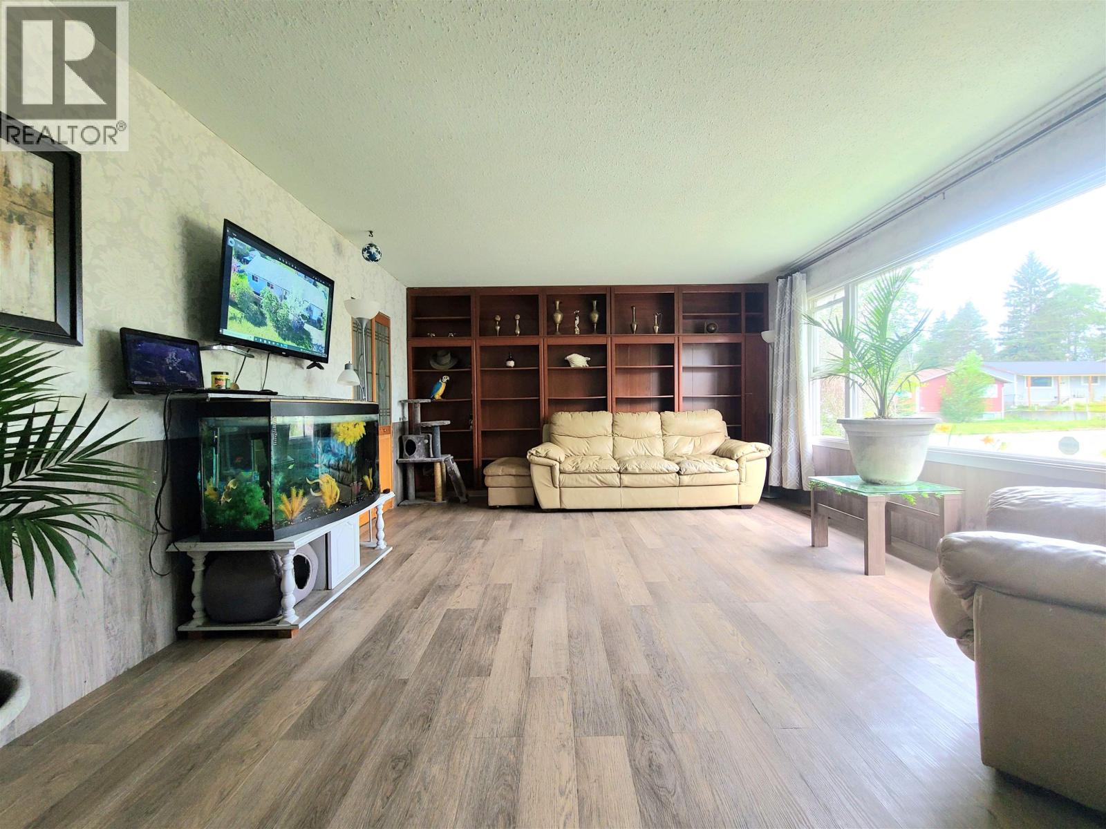 1385 MILBURN AVENUE - 1