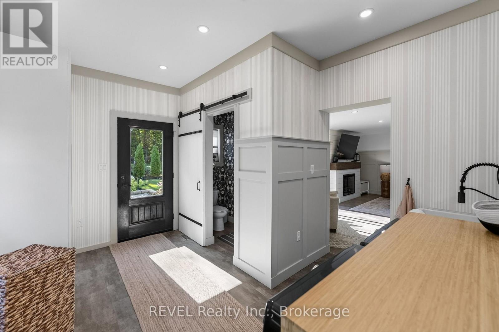 6 ELM AVENUE - 25