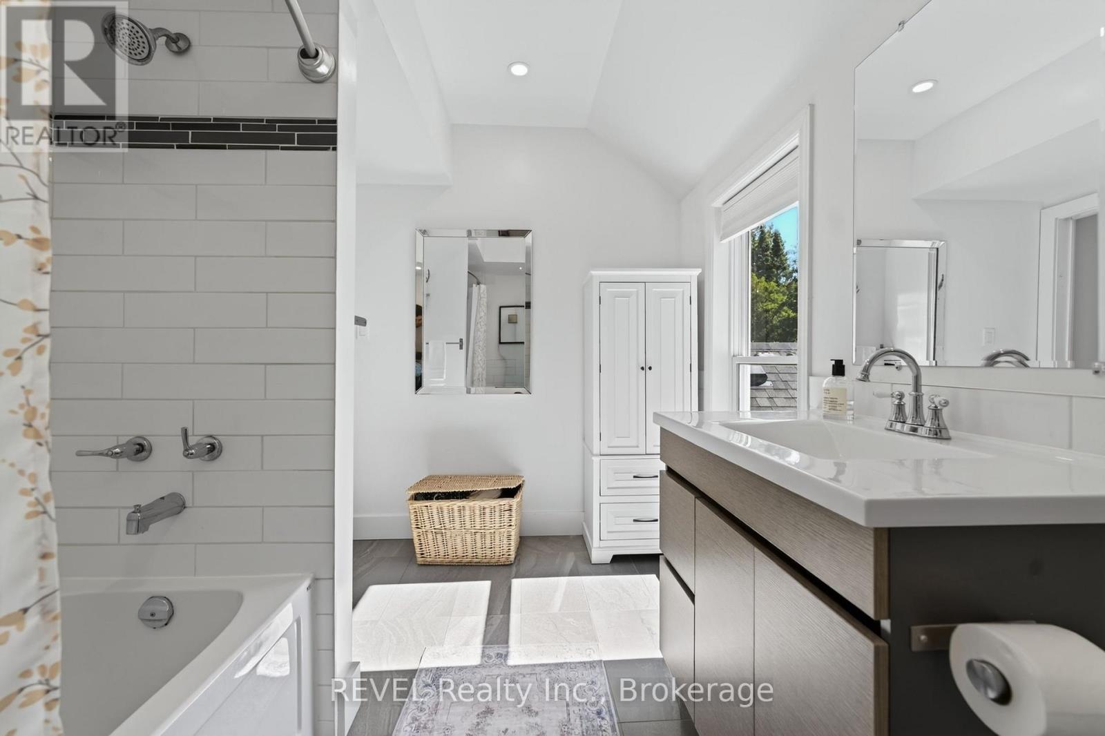 6 ELM AVENUE - 32