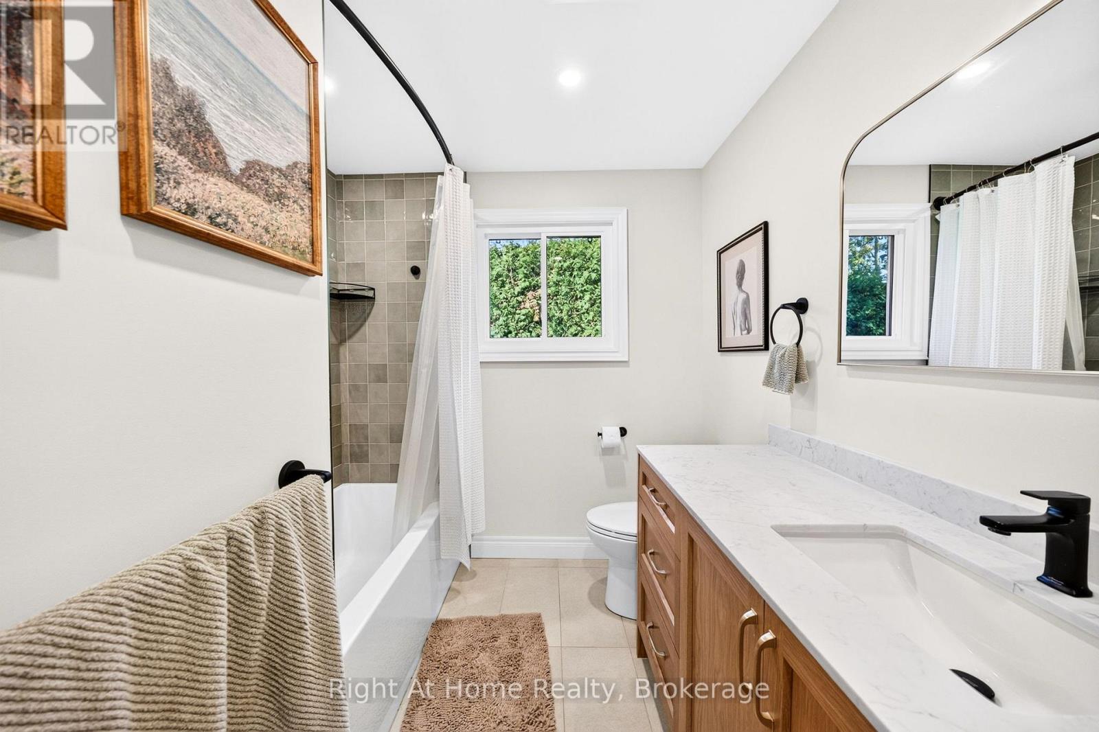 23 LAURENDALE AVENUE - Image 16