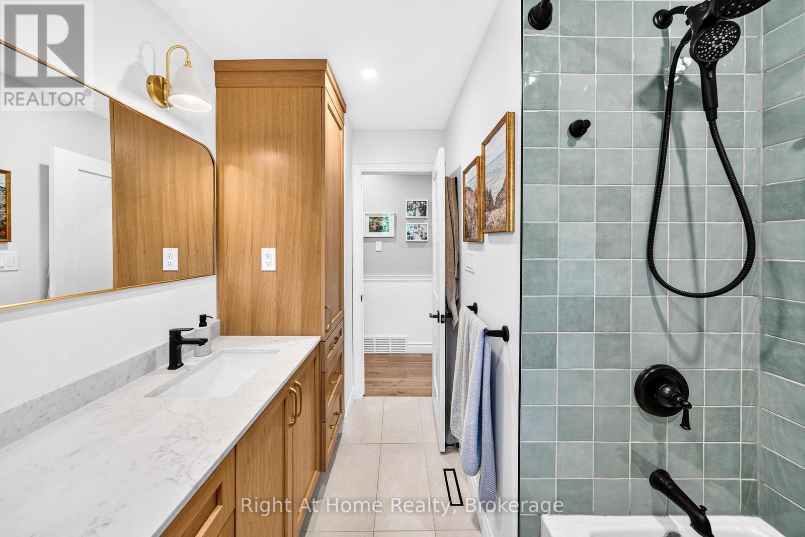 23 LAURENDALE AVENUE - Image 17
