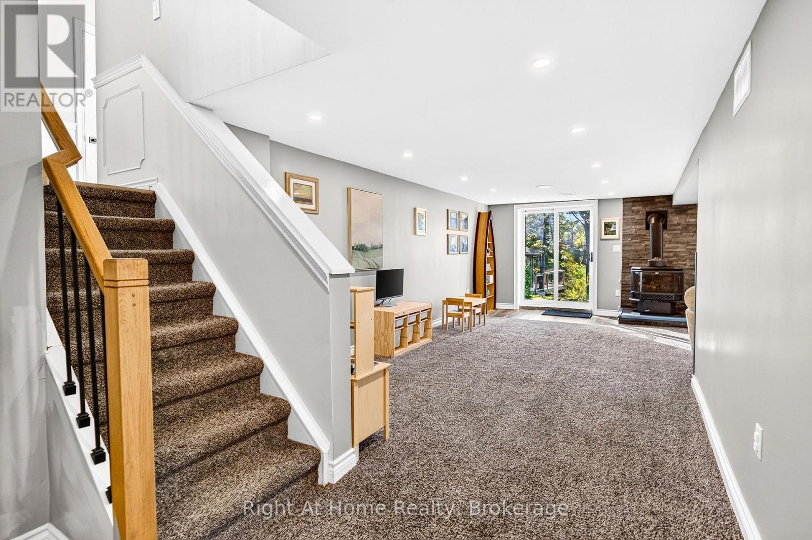 23 LAURENDALE AVENUE - Image 18