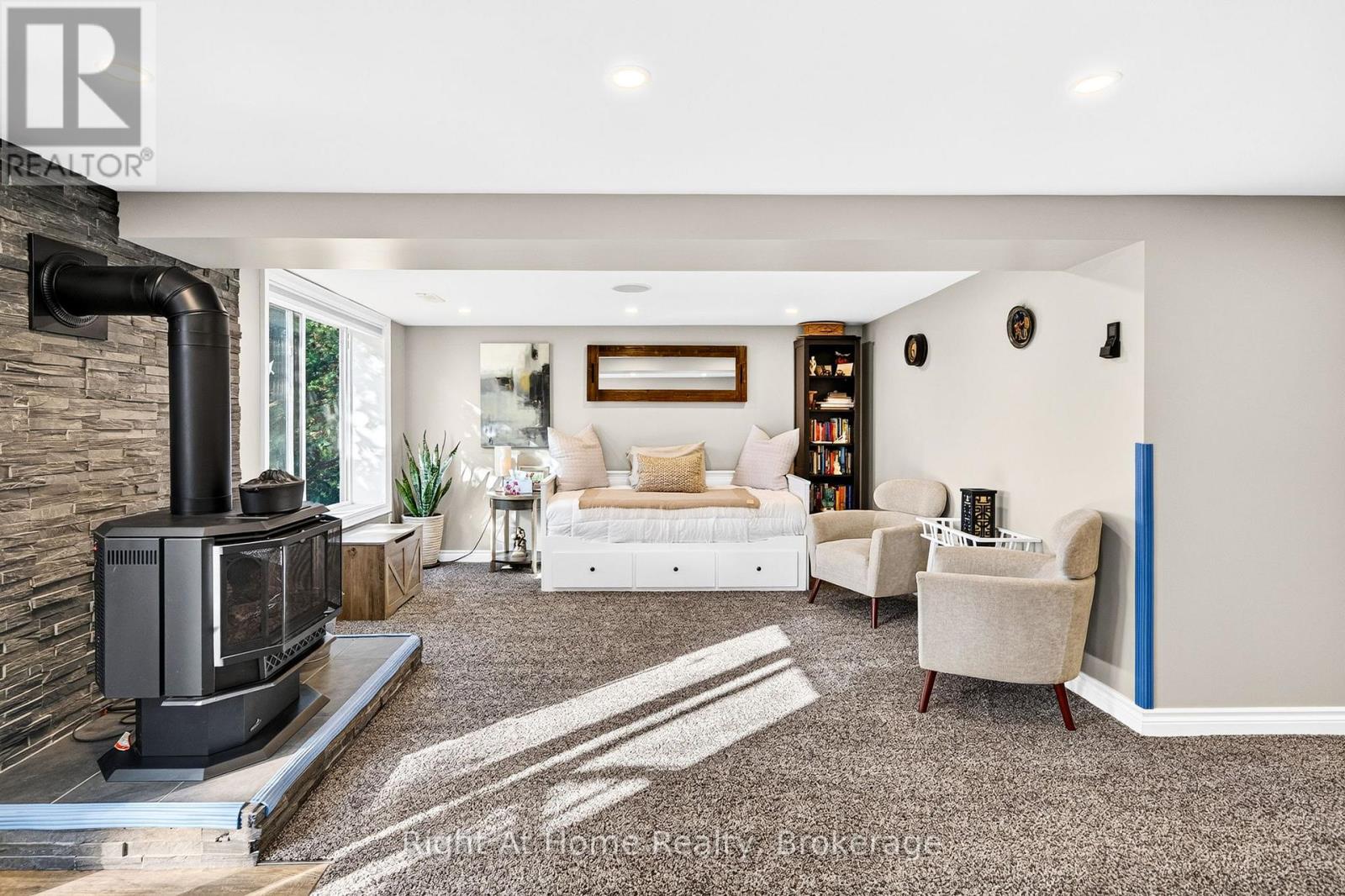 23 LAURENDALE AVENUE - Image 19