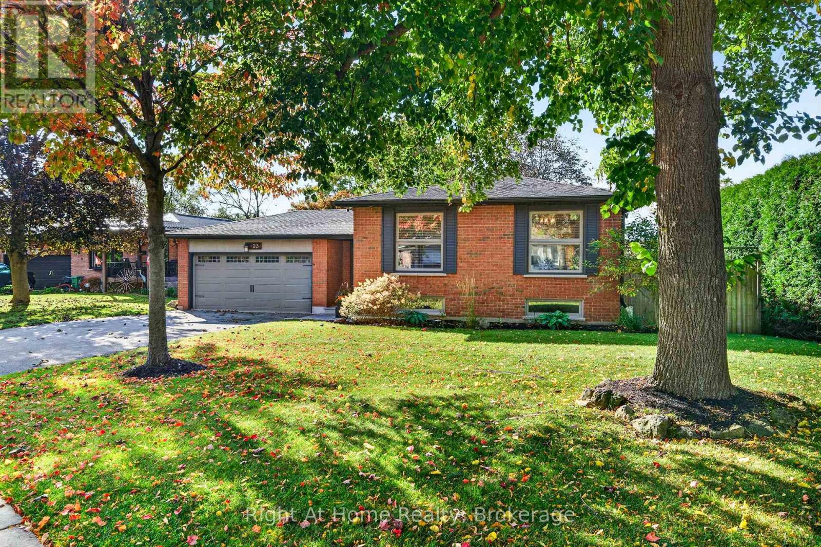 23 LAURENDALE AVENUE, Hamilton (Waterdown) — photo 2