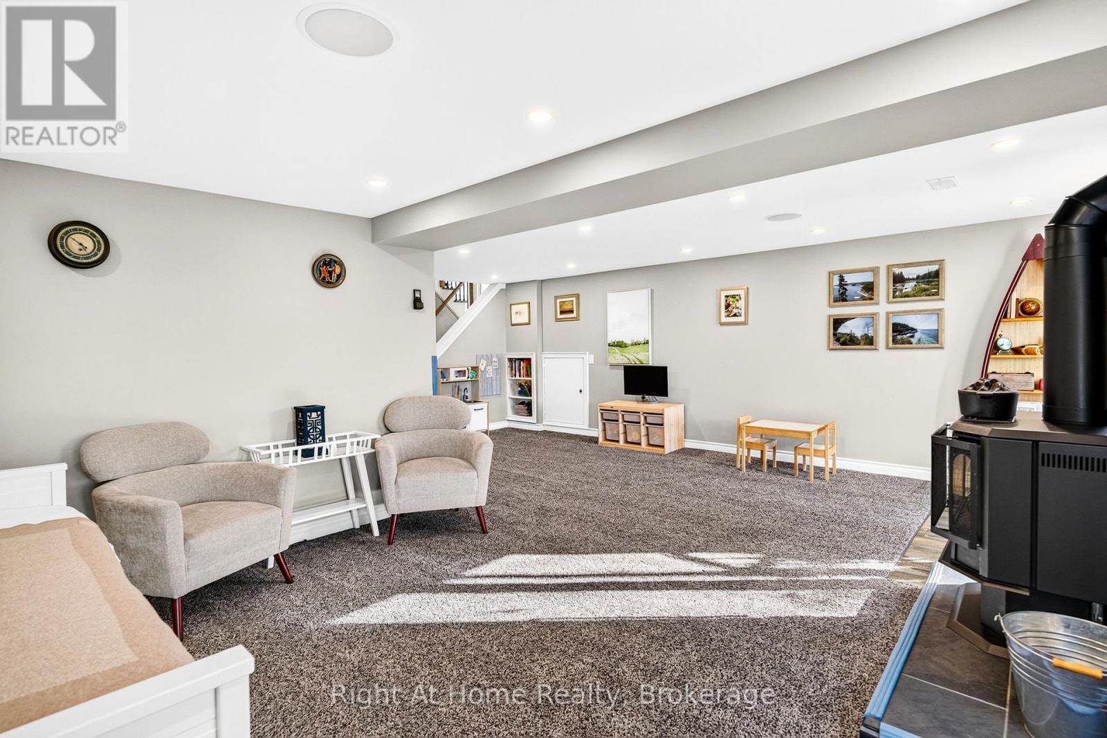 23 LAURENDALE AVENUE - Image 20