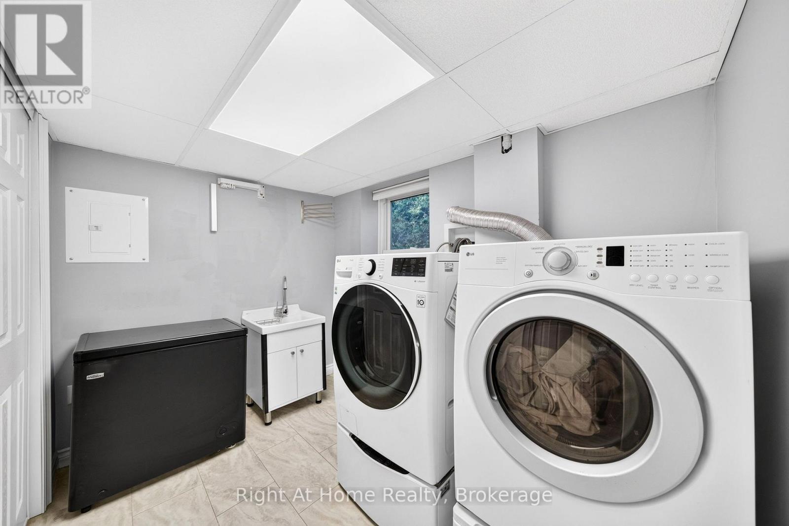 23 LAURENDALE AVENUE - Image 27