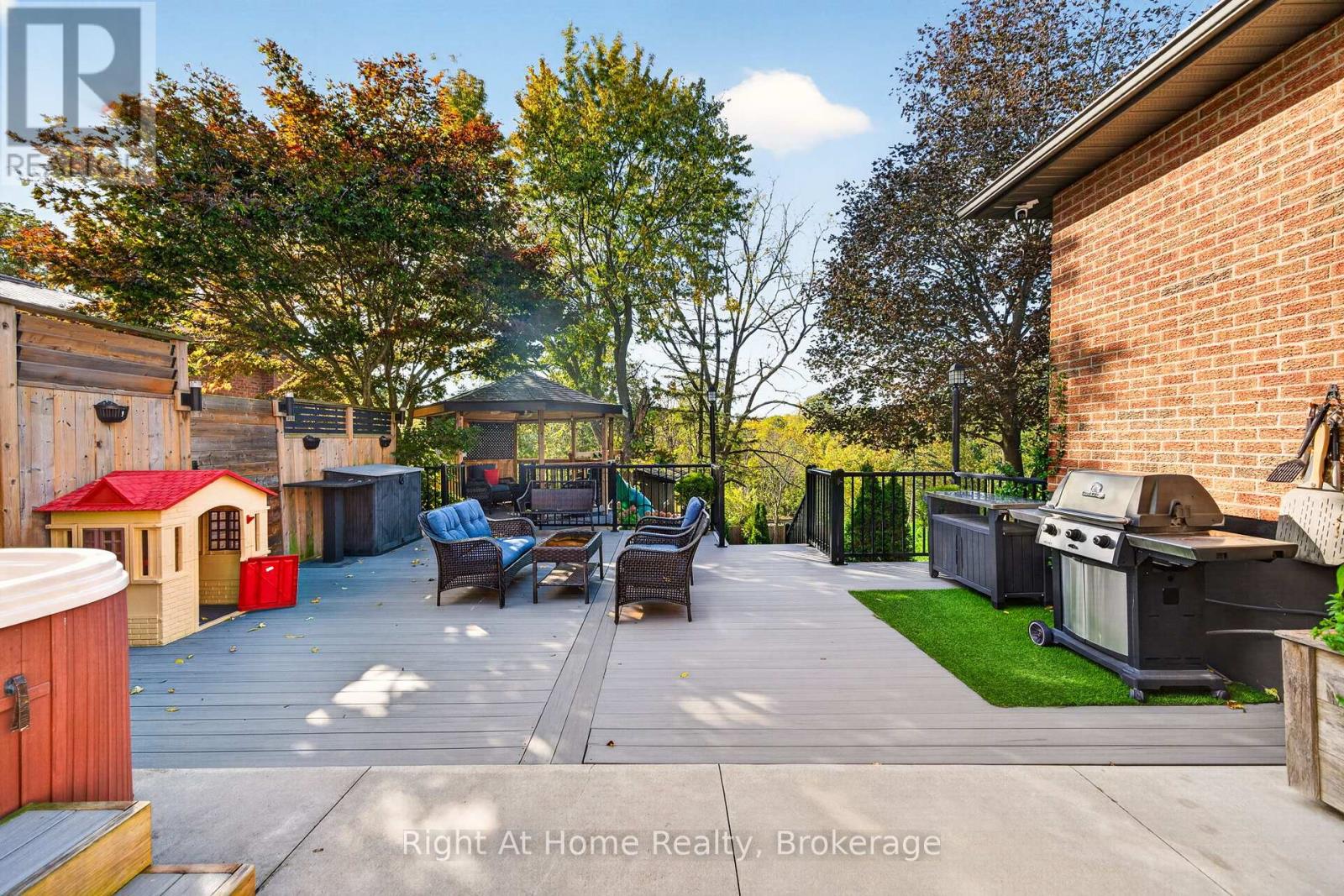 23 LAURENDALE AVENUE - Image 29