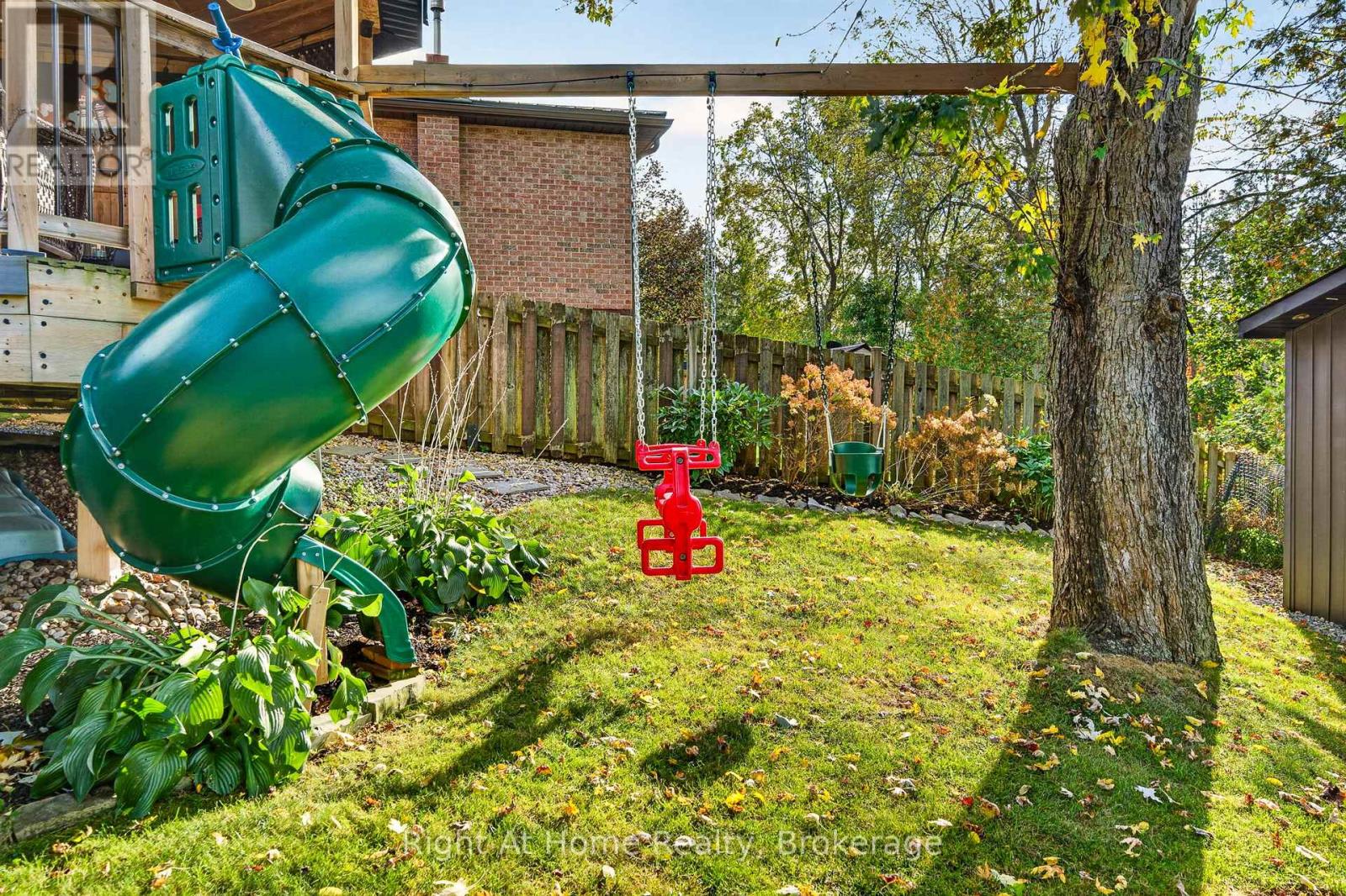 23 LAURENDALE AVENUE - Image 36