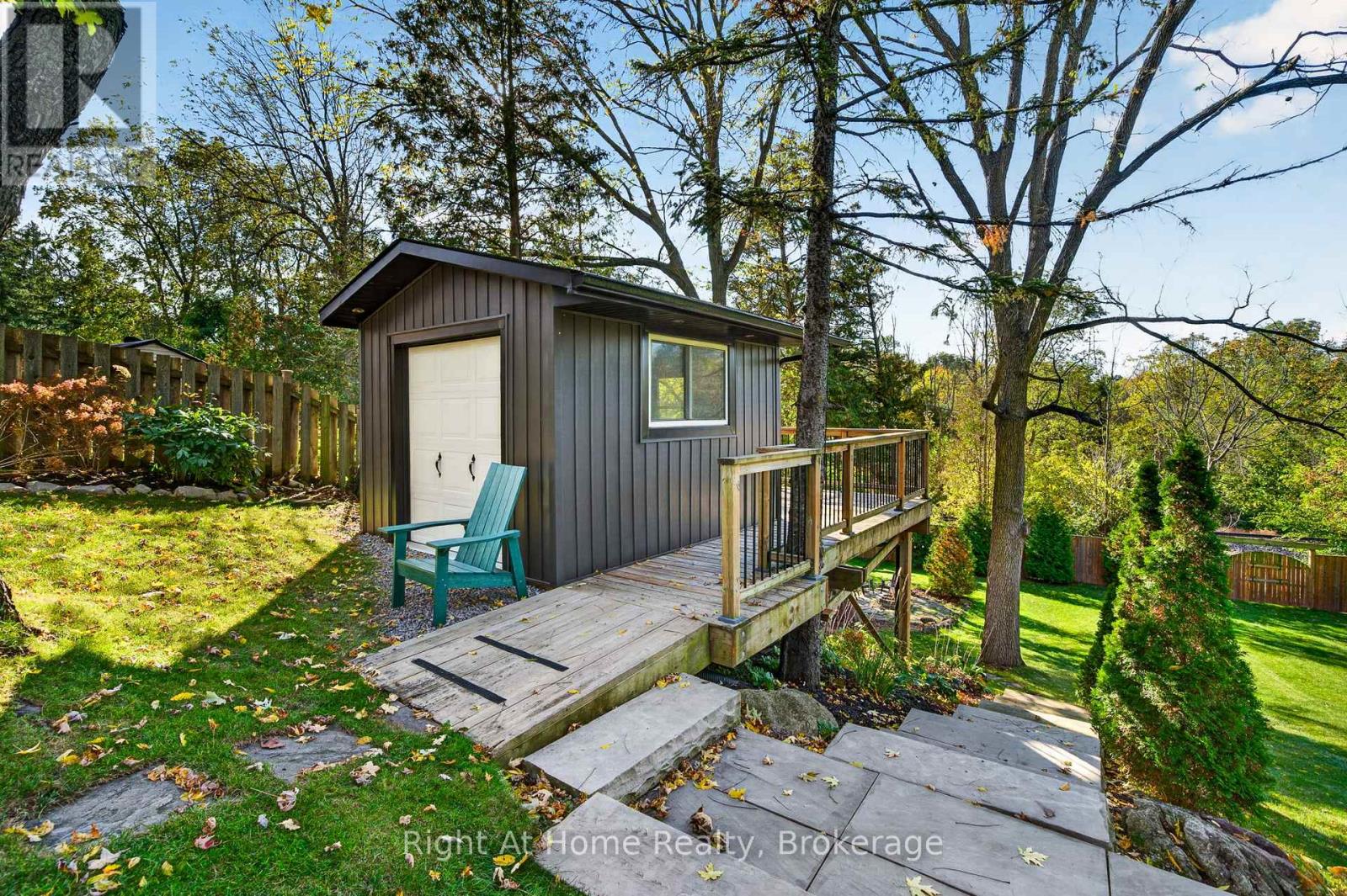 23 LAURENDALE AVENUE - Image 39