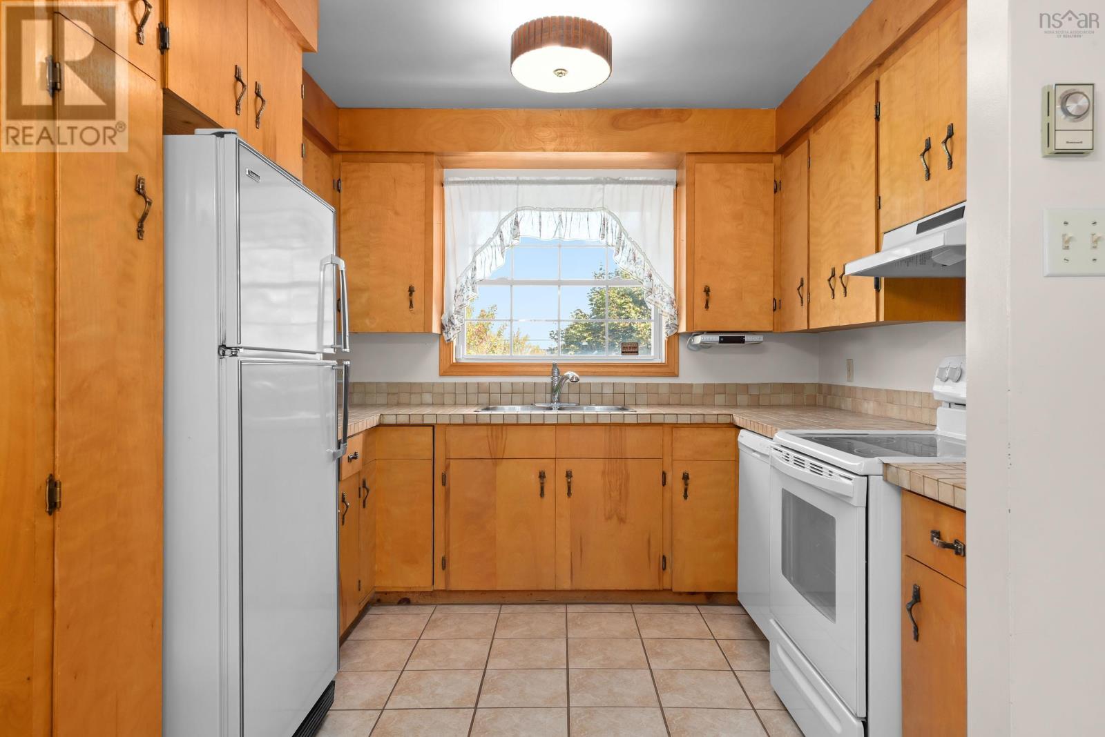96 THORNHILL Drive - Image 10