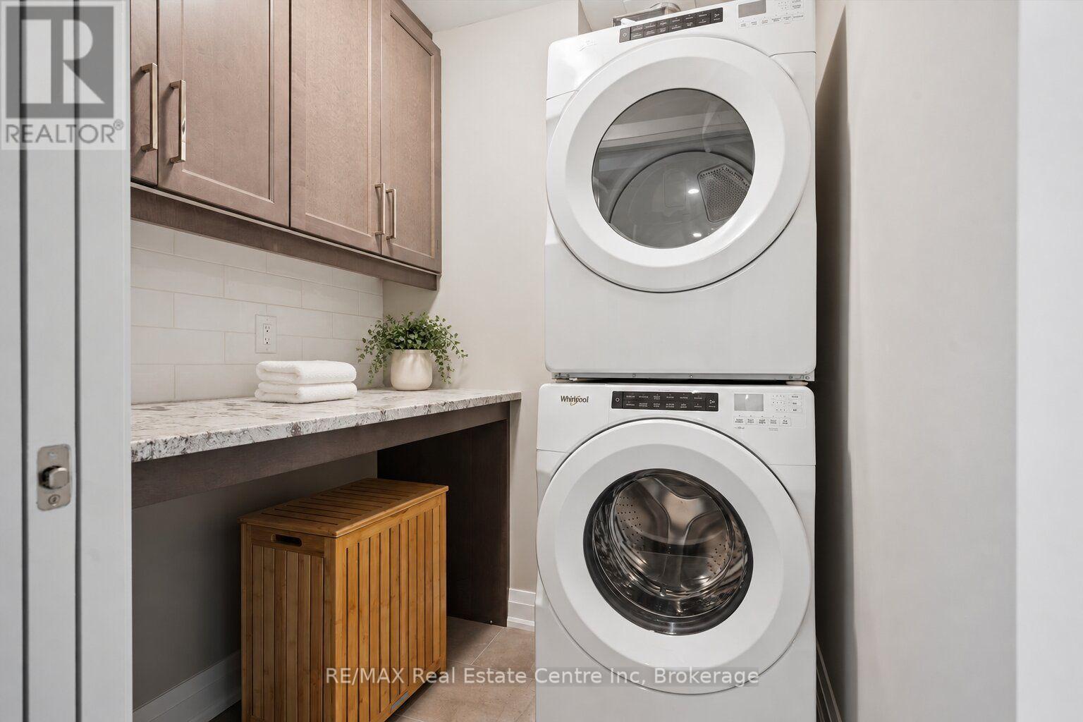 #1104 71 WYNDHAM STREET S - 36