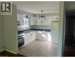 5pc Bathroom - 92 Confederation Drive Unit# 2, Kitchener, ON N2B2X8 Photo 6