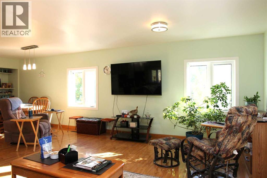 320538 TWP RD 464 Township - 11