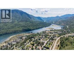 526 12th Avenue, Genelle, BC V0G1G0 Photo 52