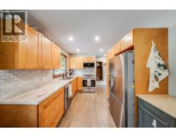 Living room - 526 12th Avenue, Genelle, BC V0G1G0 Photo 10