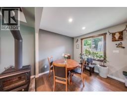 Foyer - 526 12th Avenue, Genelle, BC V0G1G0 Photo 9