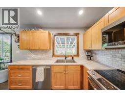 Dining room - 526 12th Avenue, Genelle, BC V0G1G0 Photo 11
