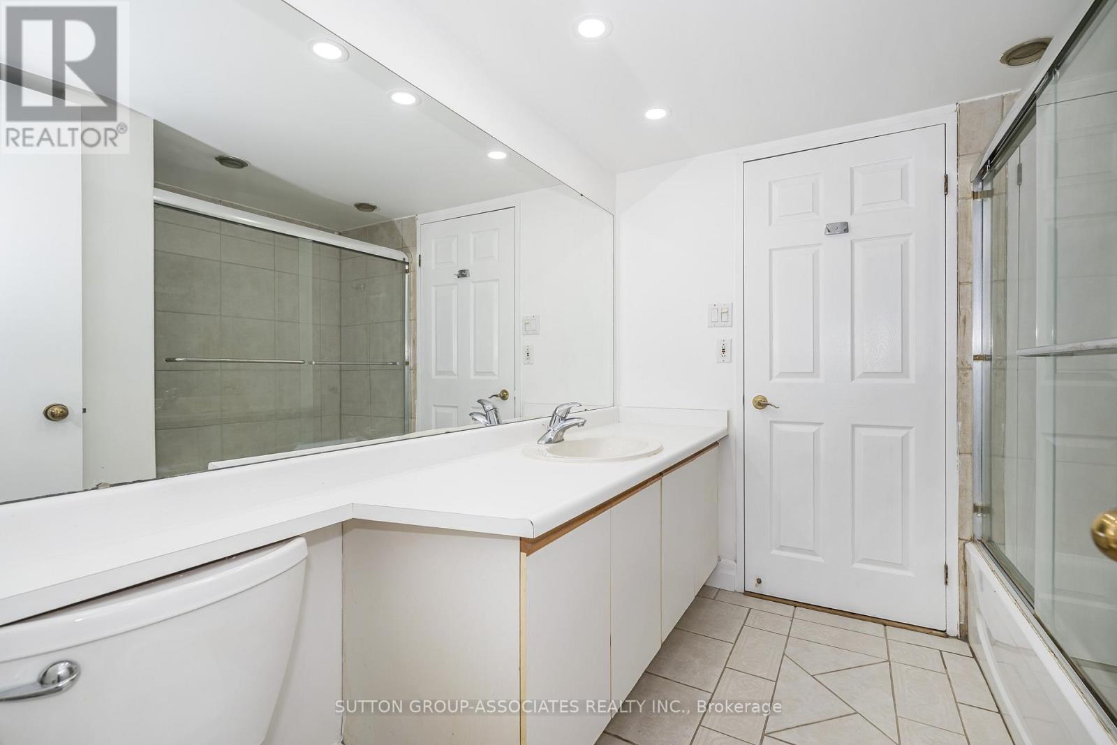 #501 65 SCADDING AVENUE - Image 22