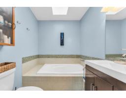 9457 215a Street, Langley, BC V1M2A5 Photo 18