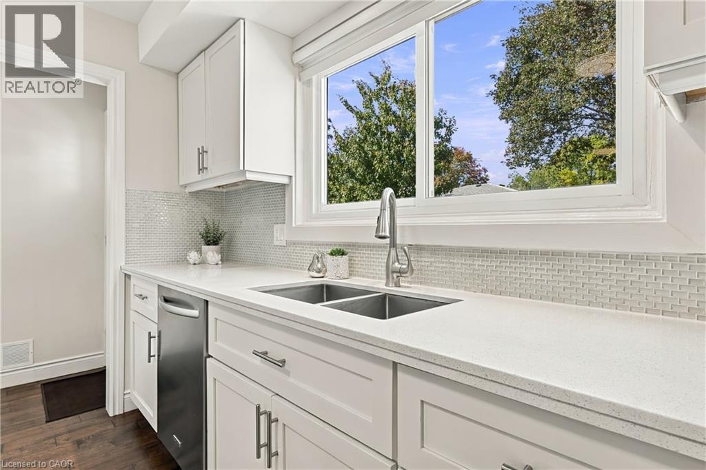 2231 URWIN Crescent - 11