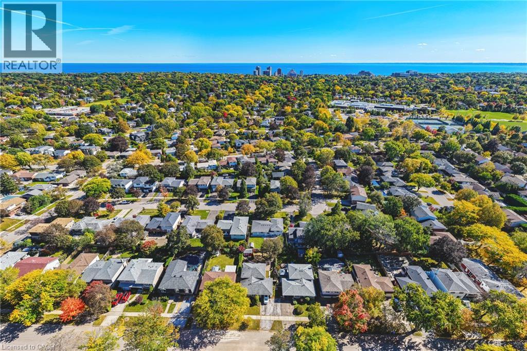 2231 URWIN Crescent - 38