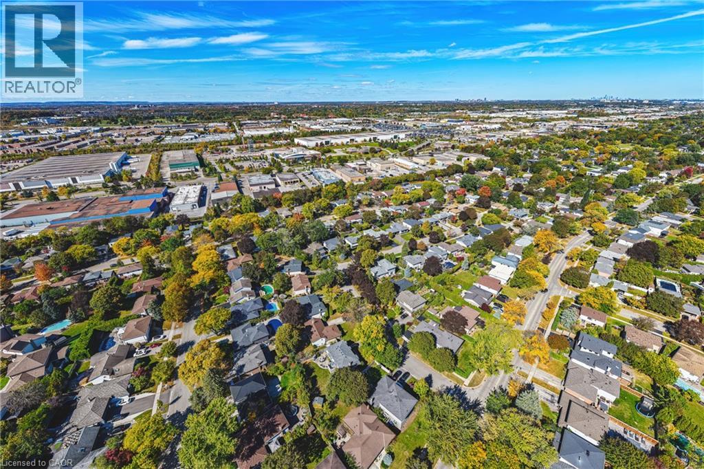 2231 URWIN Crescent - 37