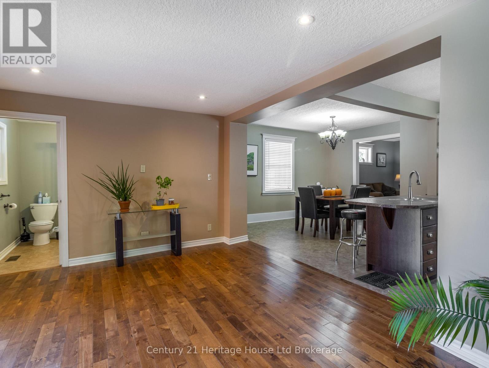 535 RICHILEAU AVENUE S - 13