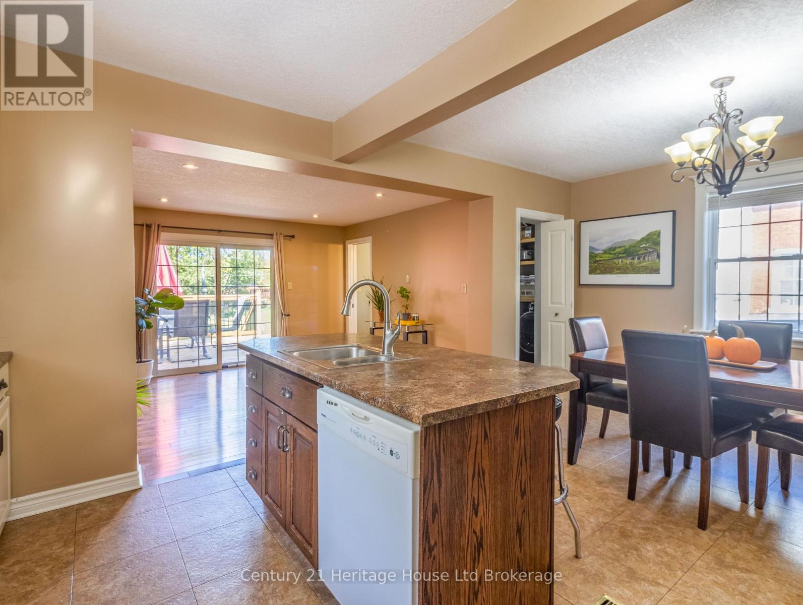 535 RICHILEAU AVENUE S - Image 10