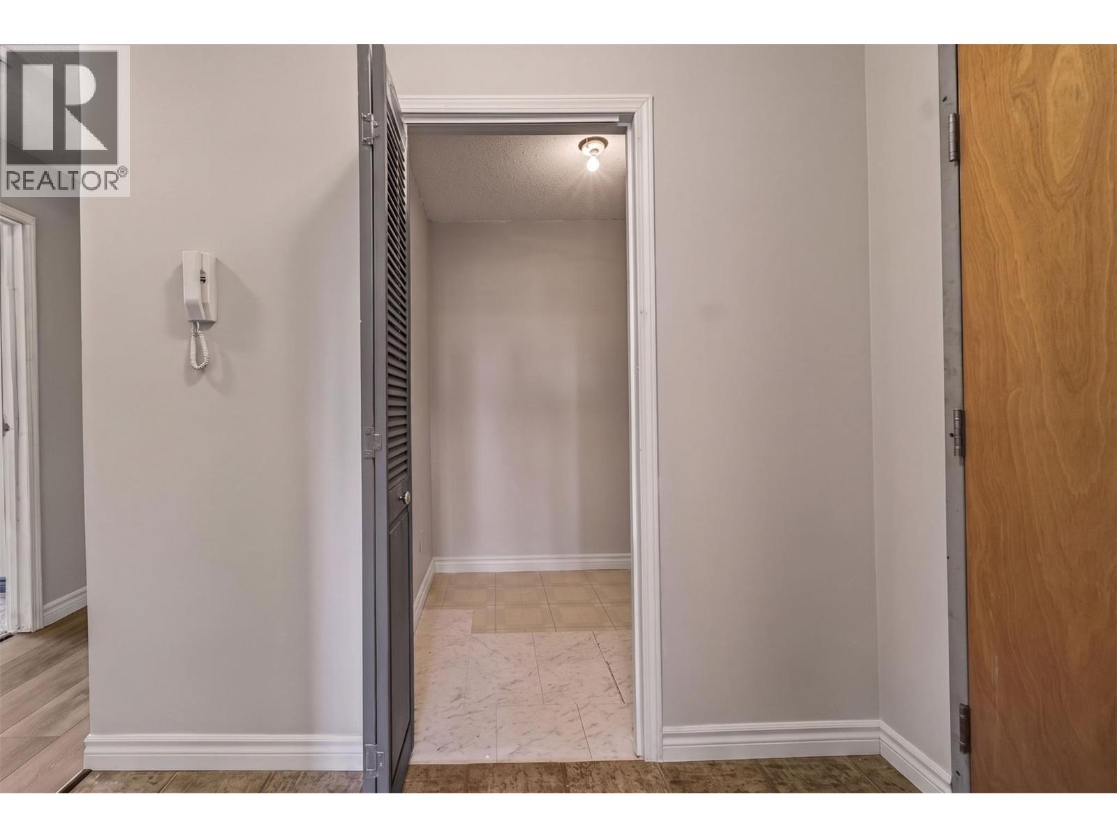 #413 150 Skaha Place - 11