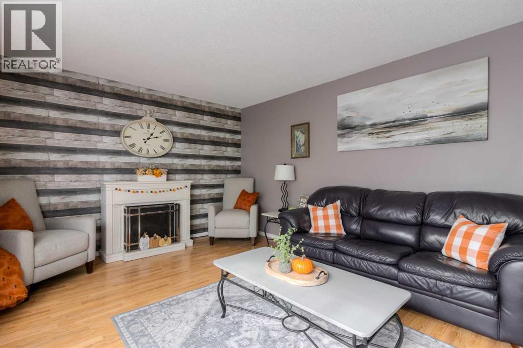 93009 211 range Road - 21