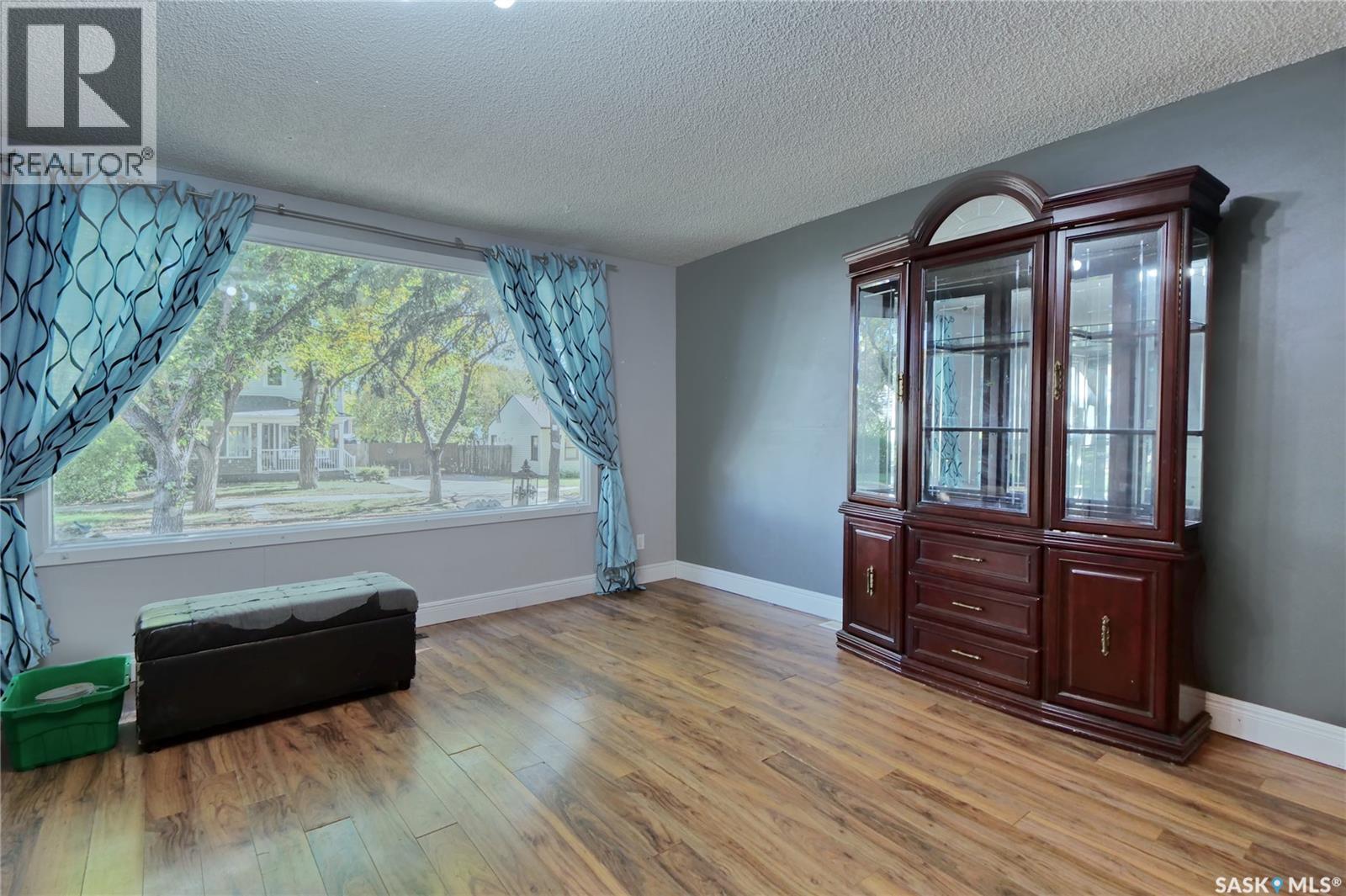 1042 Algoma AVENUE, Moose Jaw — photo 4