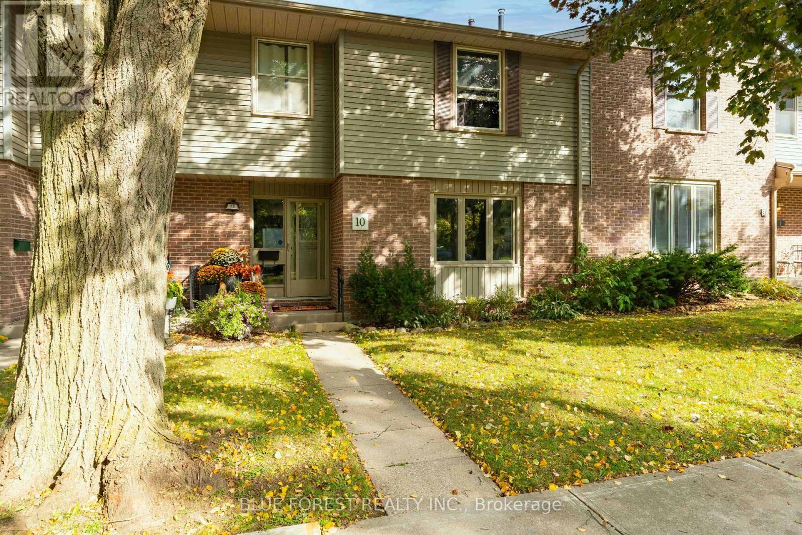10 BERKSHIRE COURT - 1