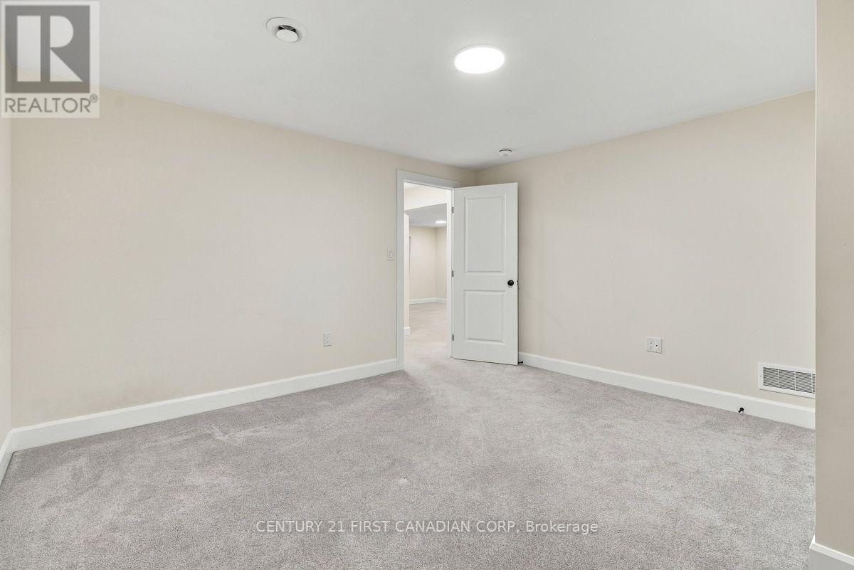 12 BRISCOE CRESCENT - 35