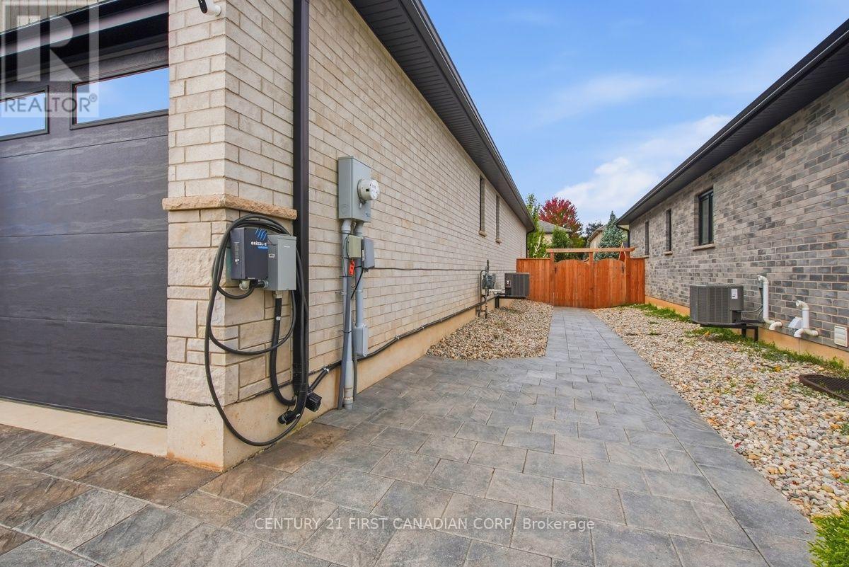 12 BRISCOE CRESCENT - 49