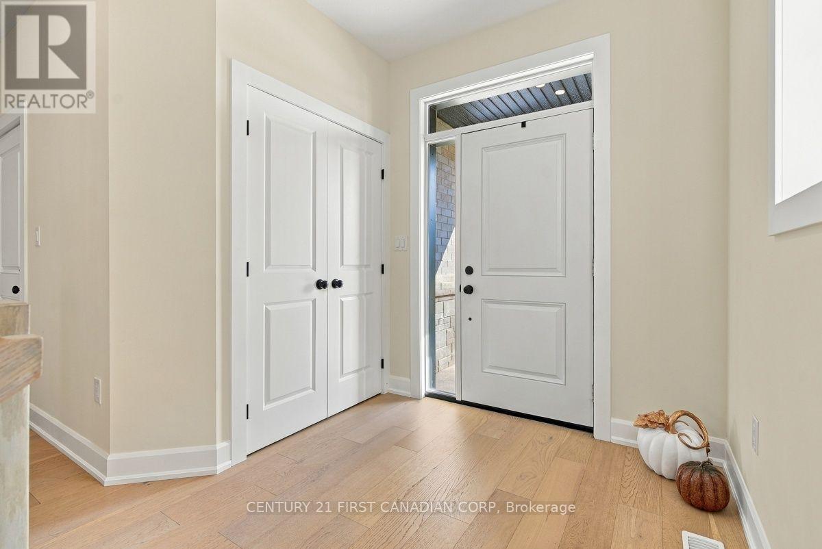 12 BRISCOE CRESCENT, Strathroy-Caradoc (NE) — photo 6