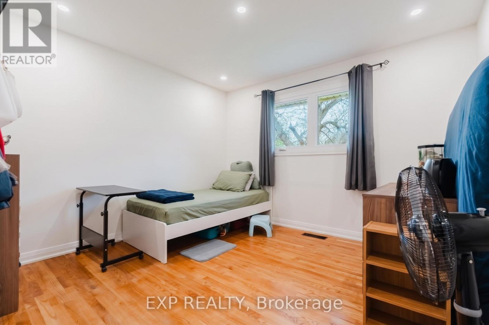 24 NEWHAVEN STREET - 10