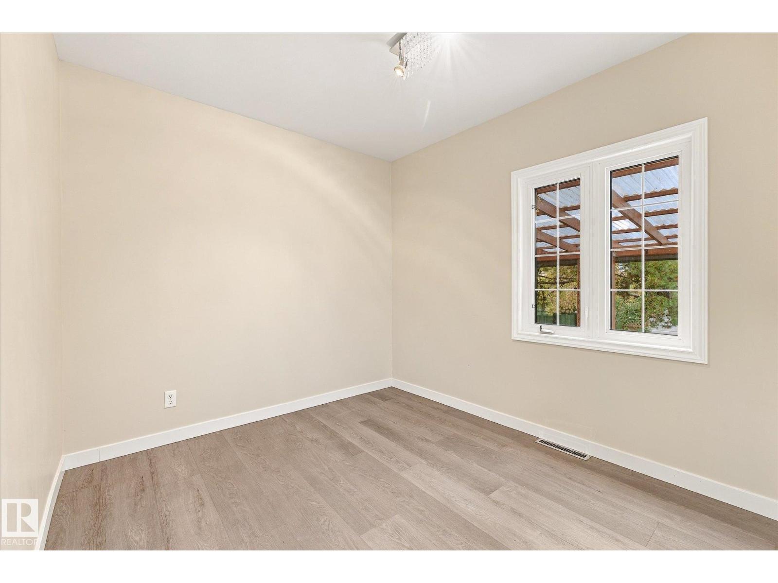 8742 151 ST NW - 17
