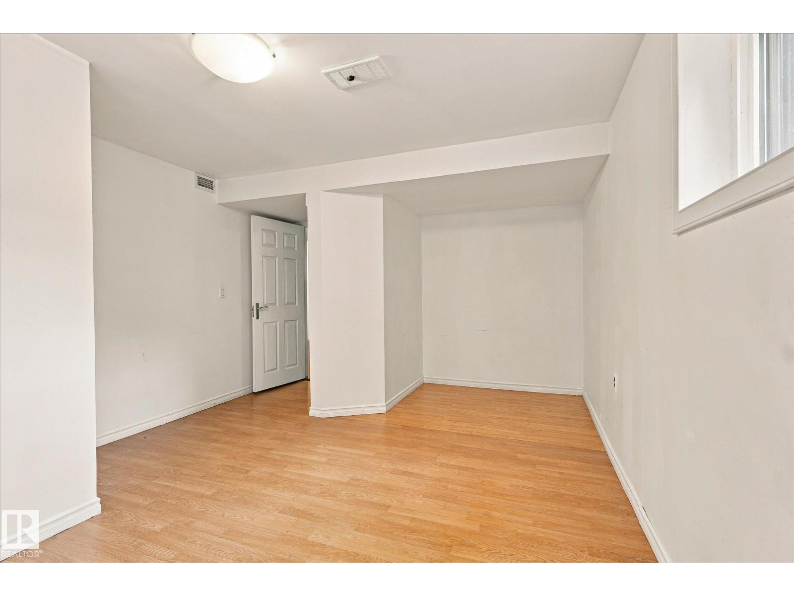 8742 151 ST NW - Image 32