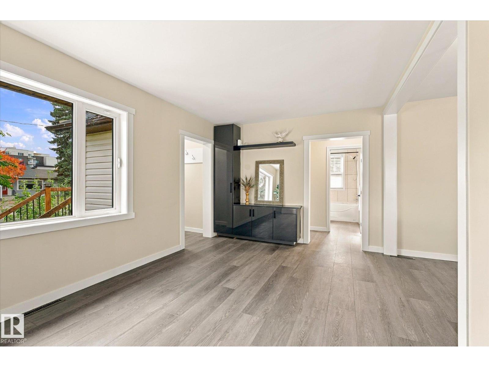 8742 151 ST NW - 7