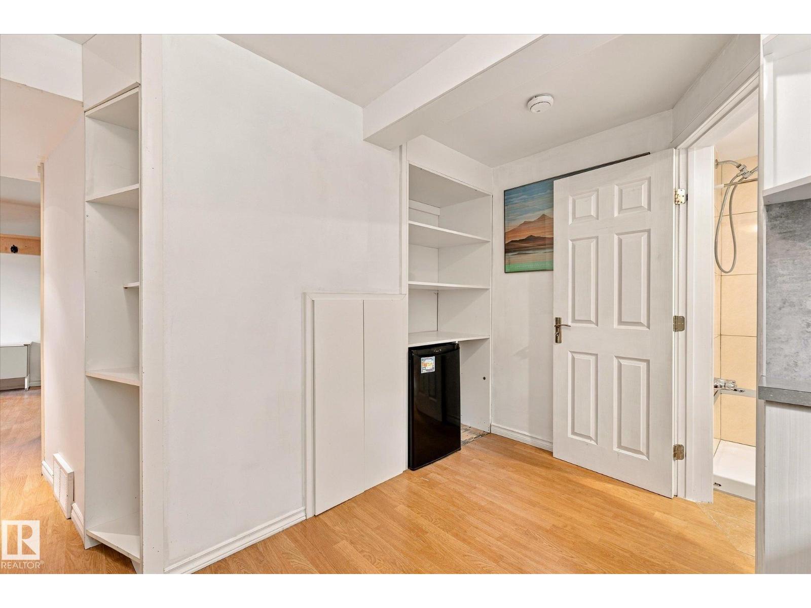 8742 151 ST NW - 35