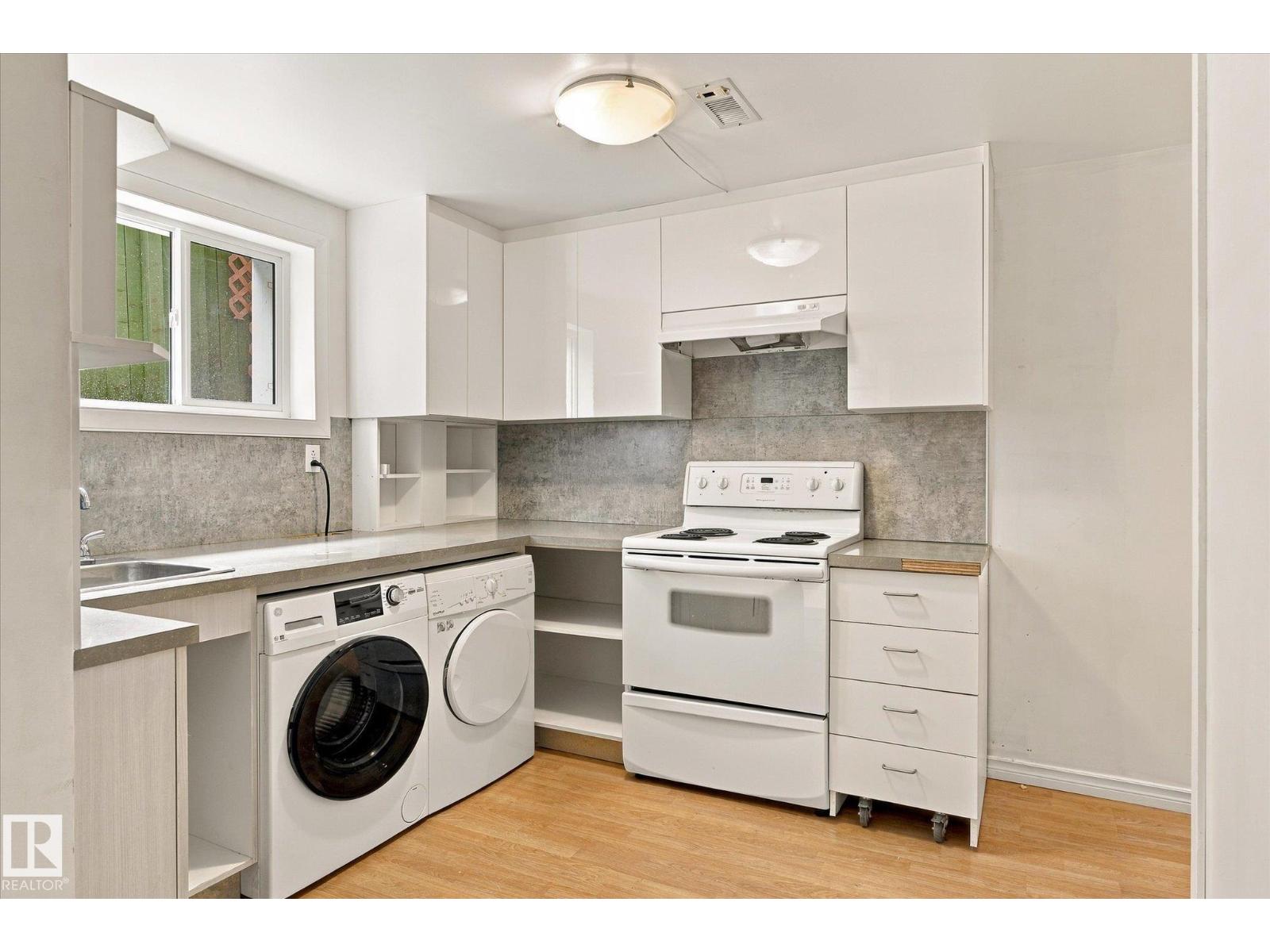 8742 151 ST NW - 34