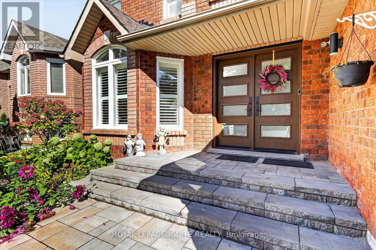 2015 Valewood Court, Oshawa, ON photo 4