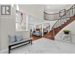 2015 Valewood Court, Oshawa, ON L1G7X9 Photo 6