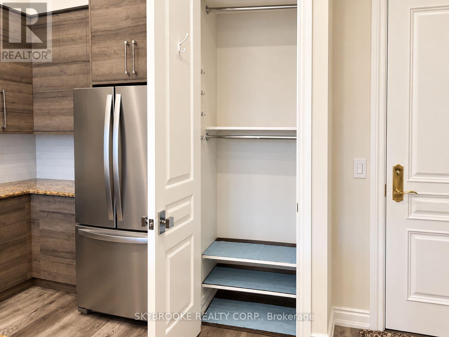 108 - 9245 JANE STREET, Vaughan (Maple) — photo 4