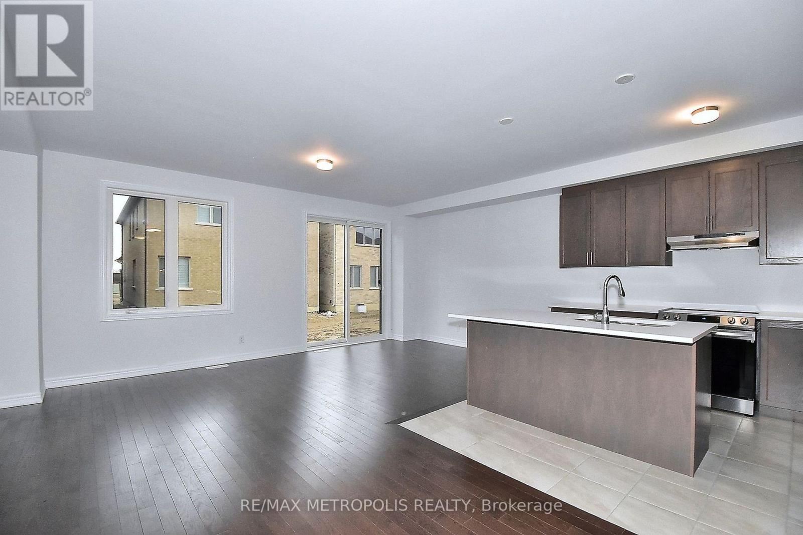 61 SEEDLING CRESCENT - 16