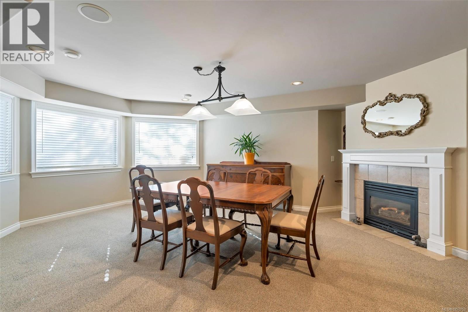 906 Cobblestone Lane - Image 41
